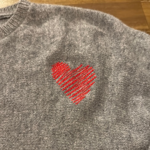 Lauren moshi Gray and Red Crew Neck Sweater with Heart Design 100% cashmere - Picture 3 of 7